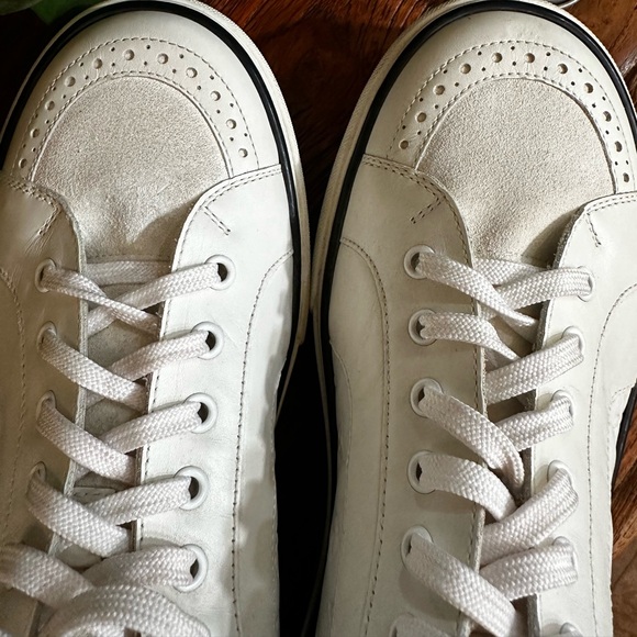 Louis Vuitton
LV Monogram Leather Sneakers - Picture 8 of 8